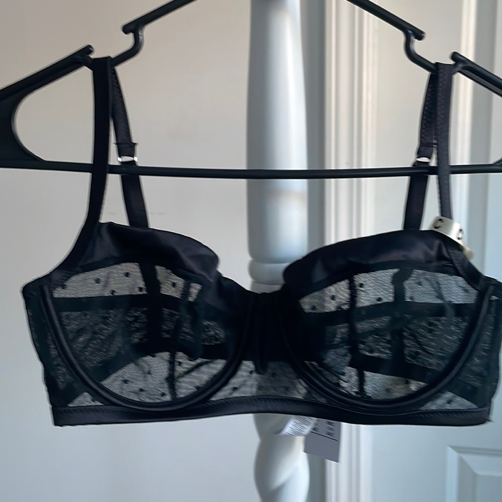 Brand:Intimissimi,Size:34C,Color:Black,New with tag.( final price).